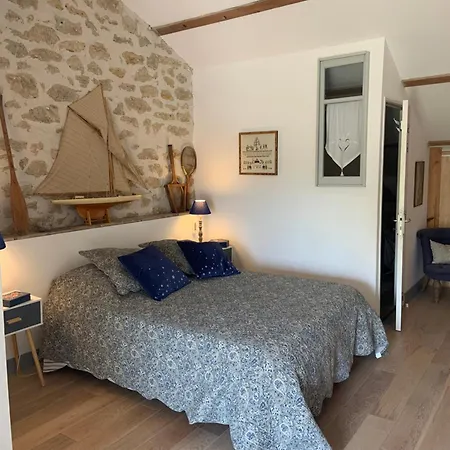 Grande Dans Mas Provencal 홈스테이 *