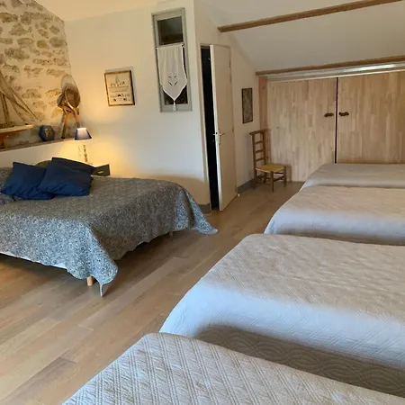 Dans Mas Provençal Avec Piscine Partagée En Saison * Roquemaure (Gard)