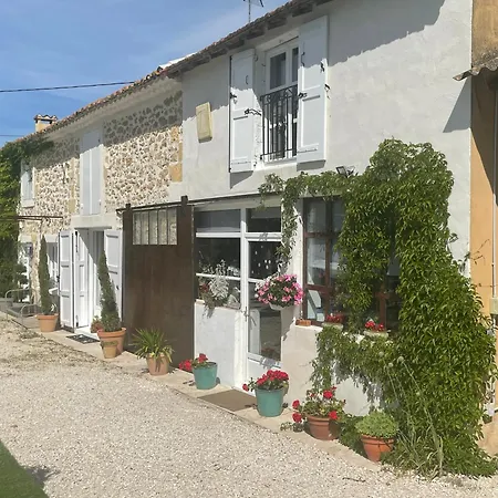 Grande Dans Mas Provencal 홈스테이 *